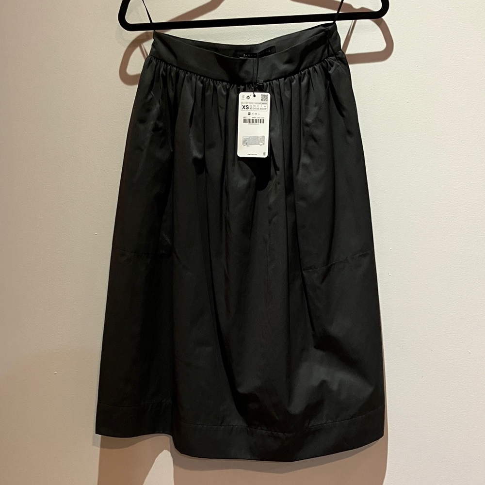 ✨NWT✨ Zara dark gray midi skirt | Women’s XS
